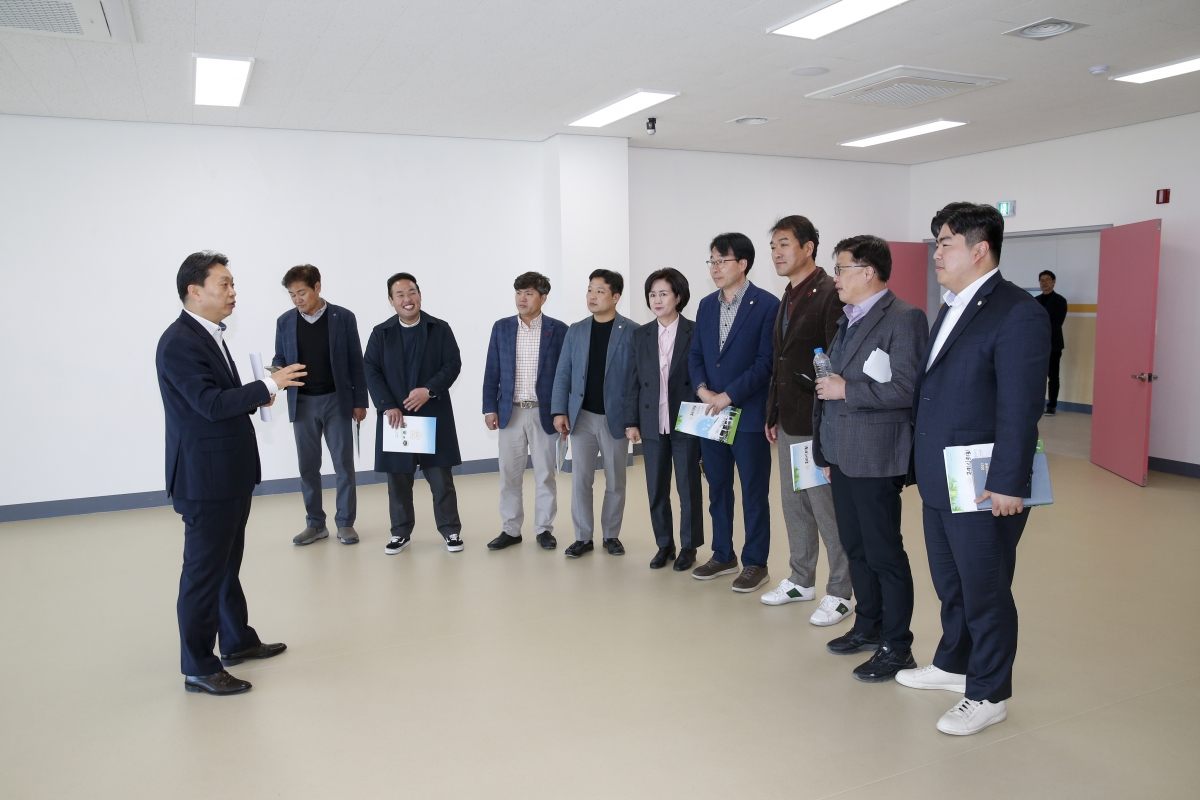 20230314-045[_P7U4658-1-제265회 임시회시 기획행정위원회 강동청소년문화의집 현장방문.jpg