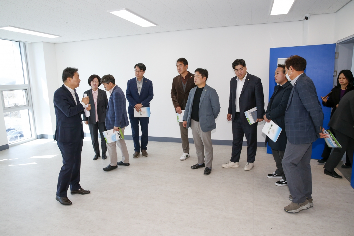 20230314-026[_P7U4619-1-제265회 임시회시 기획행정위원회 강동청소년문화의집 현장방문.jpg