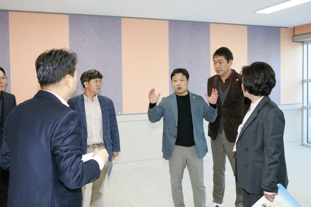 20230314-048[_P7U4664-1-제265회 임시회시 기획행정위원회 강동청소년문화의집 현장방문.jpg