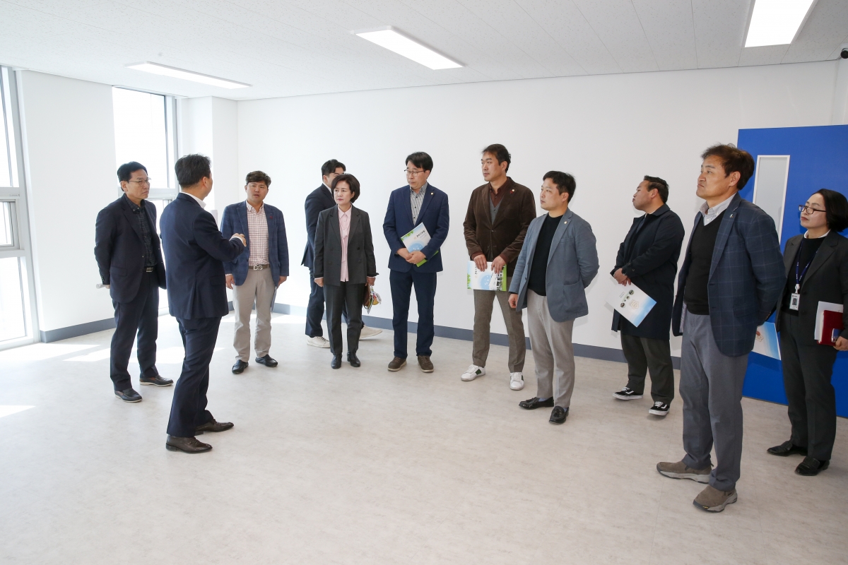 20230314-028[_P7U4626-1-제265회 임시회시 기획행정위원회 강동청소년문화의집 현장방문.jpg