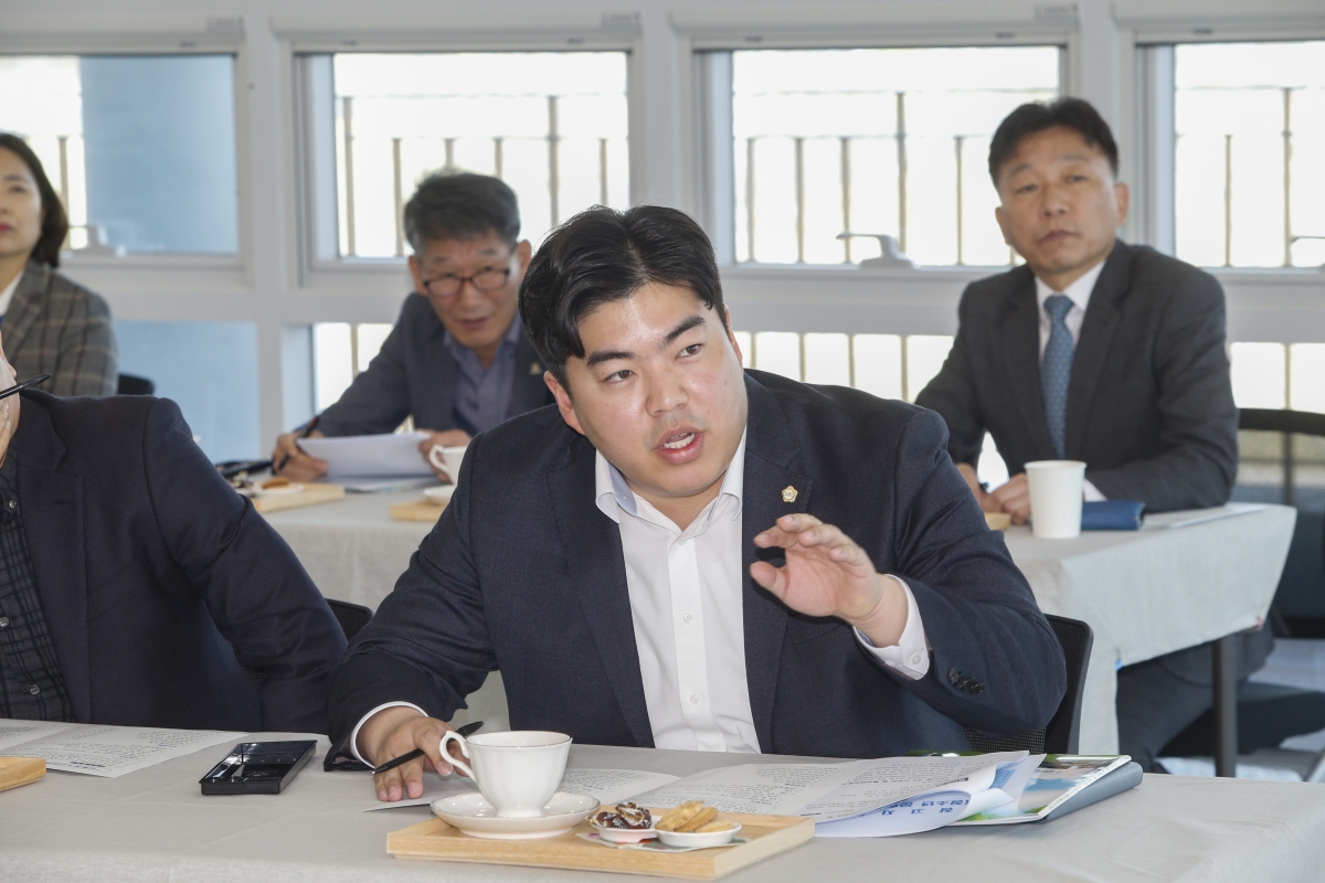 20230314-009[_P7U4558-1-제265회 임시회시 기획행정위원회 강동청소년문화의집 현장방문.jpg