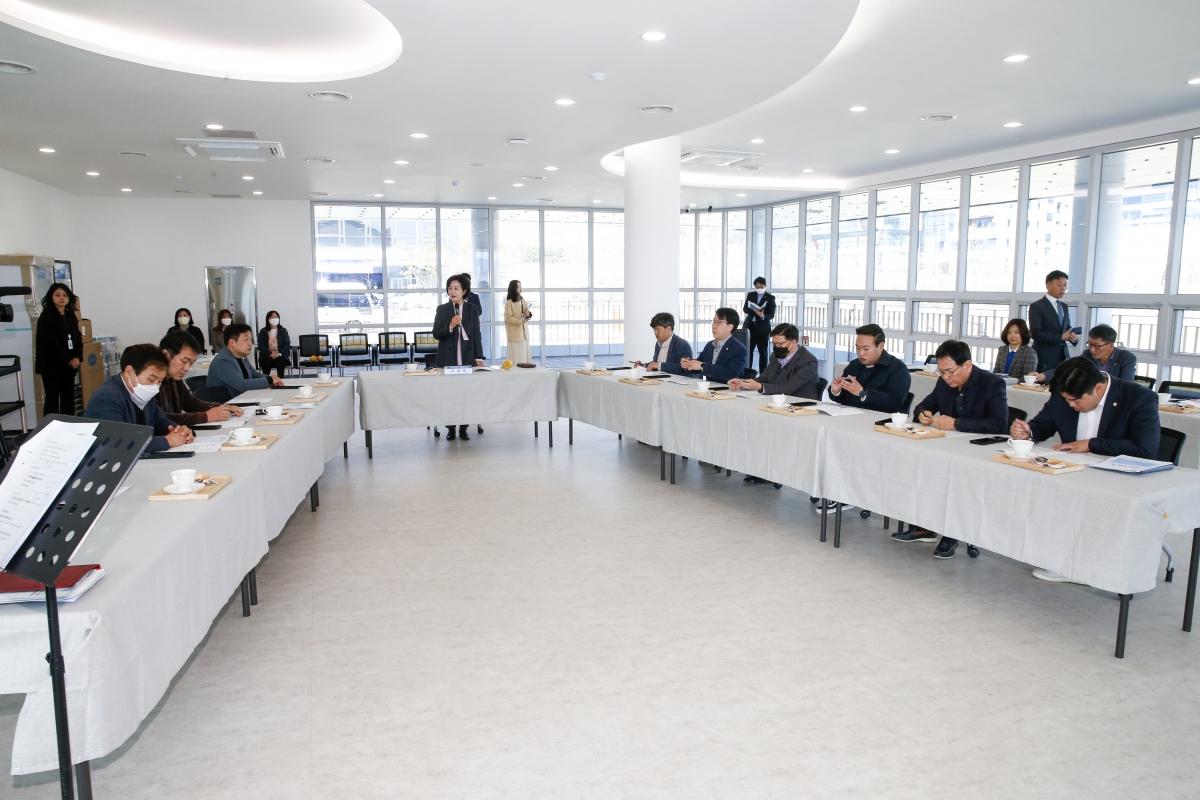 20230314-003[_P7U4543-1-제265회 임시회시 기획행정위원회 강동청소년문화의집 현장방문.jpg