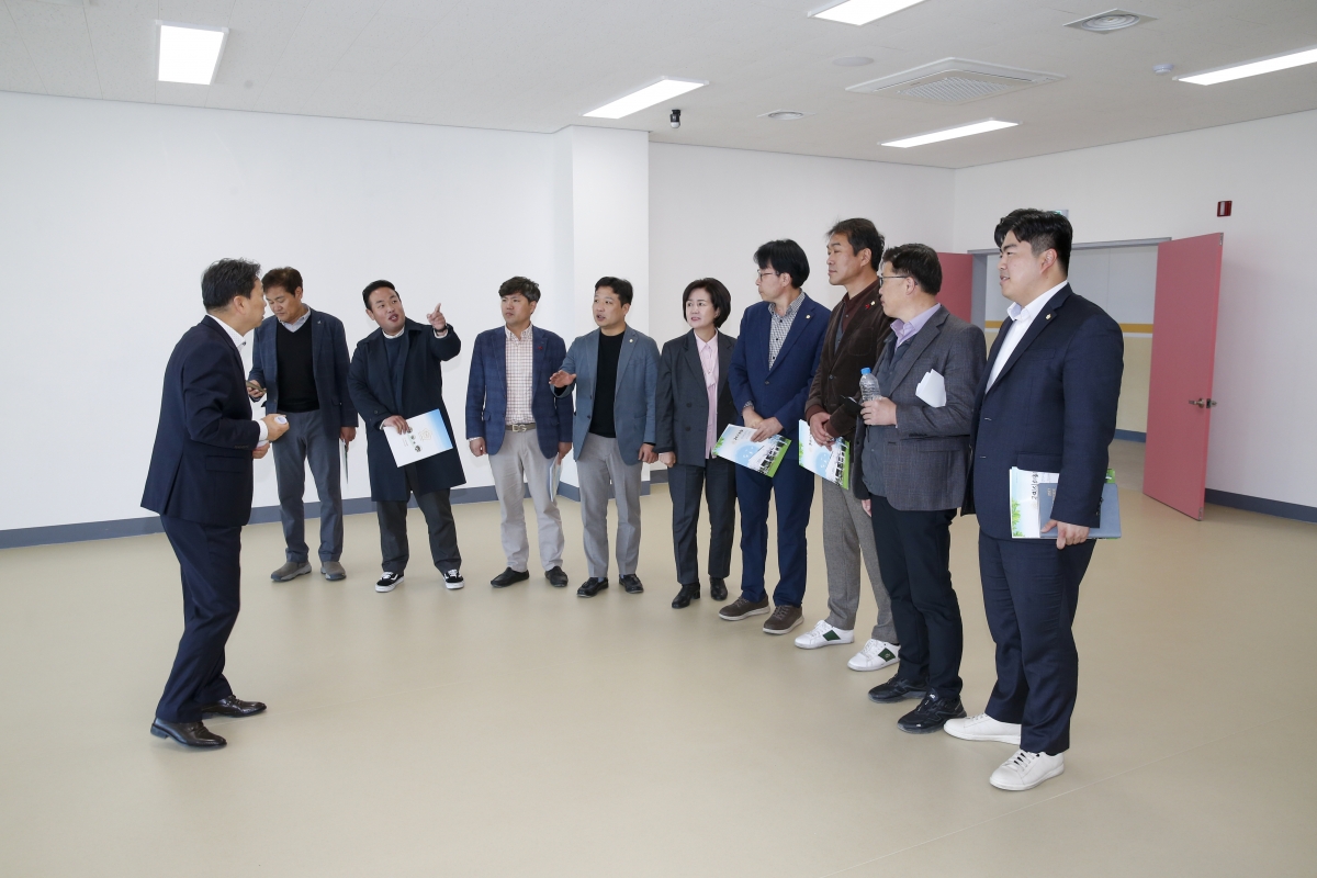 20230314-046[_P7U4660-1-제265회 임시회시 기획행정위원회 강동청소년문화의집 현장방문.jpg