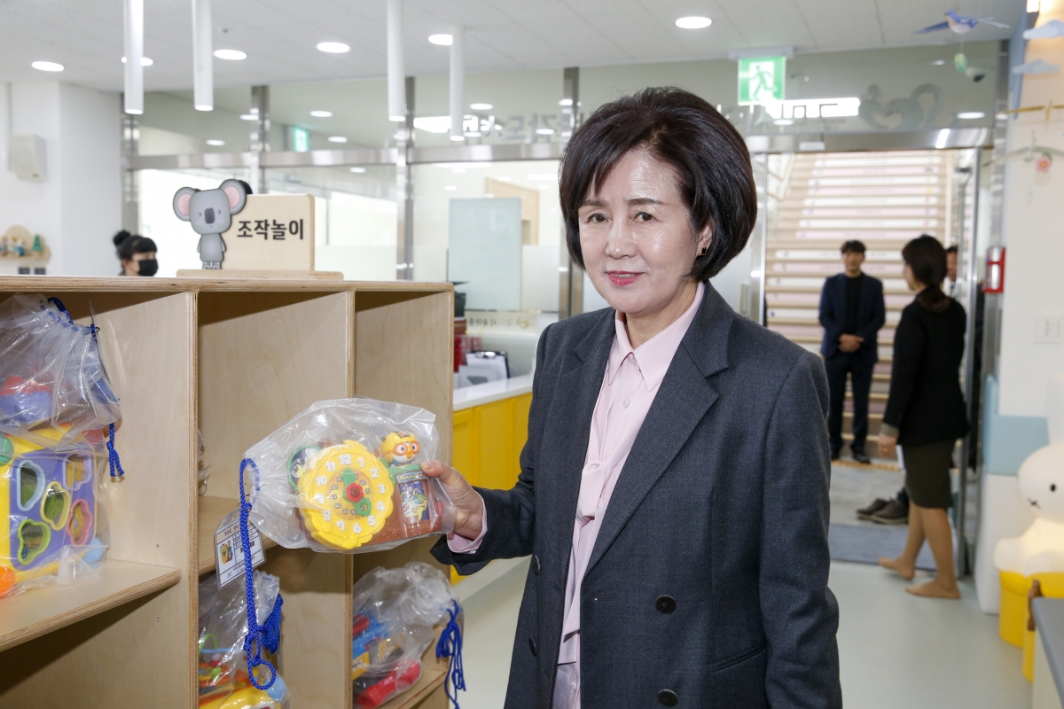 20230314-070[_P7U4723-1-제265회 임시회시 기획행정위원회 육아종합지원센터 현장방문.jpg
