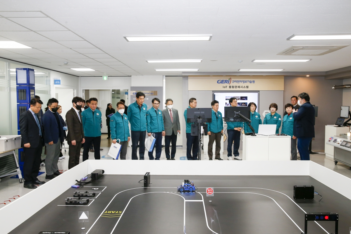 20230315-030[_P7U4908-1-제265회 임시회시 산업건설위원회 구미전자정보기술원 분원 현장방문.jpg
