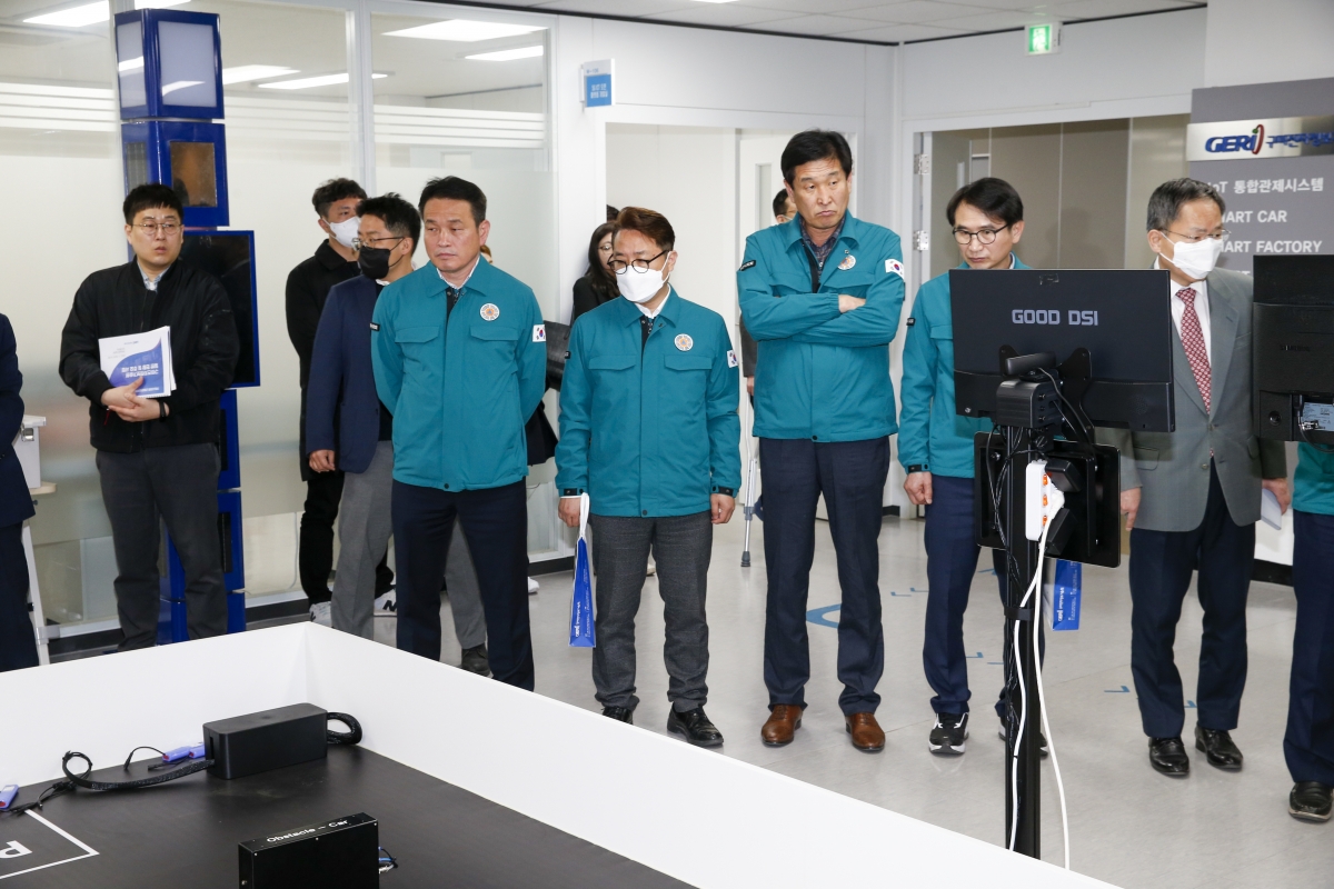 20230315-034[_P7U4933-1-제265회 임시회시 산업건설위원회 구미전자정보기술원 분원 현장방문.jpg