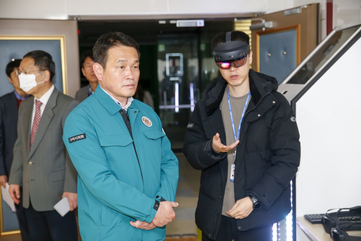 20230315-047[_P7U4966-1-제265회 임시회시 산업건설위원회 구미전자정보기술원 분원 현장방문.jpg
