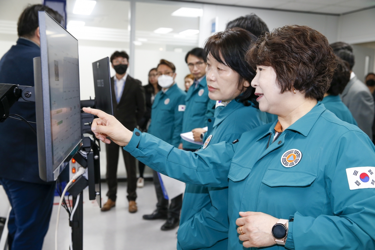 20230315-041[_P7U4955-1-제265회 임시회시 산업건설위원회 구미전자정보기술원 분원 현장방문.jpg