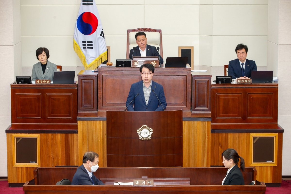 20230316-037[_P7U5227-제265회 임시회 제2차 본희의시 신용하 의원 구미시도시계획조례일부개정조례안 관련 반대토론.JPG