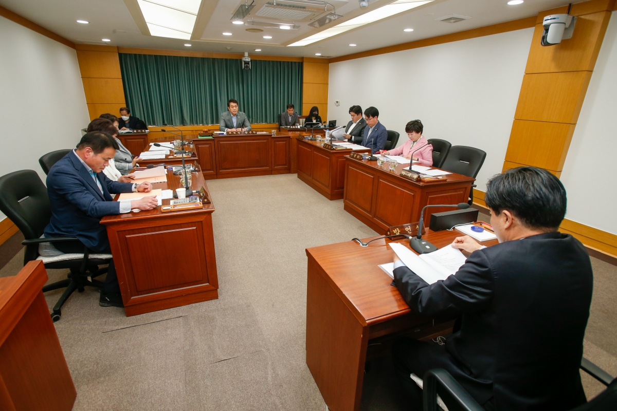 20230331-007[_P7U5961-제2차 의원연구단체심의위원회 활동.JPG