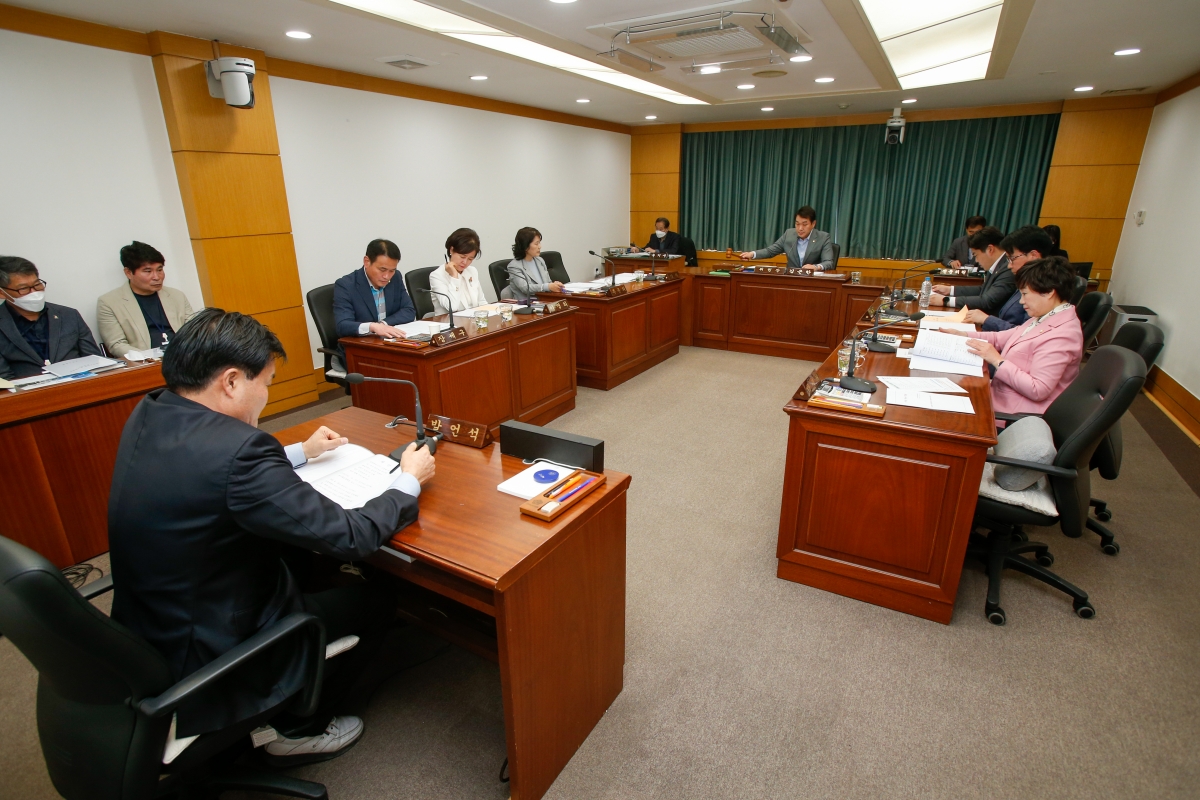 20230331-008[_P7U5964-제2차 의원연구단체심의위원회 활동.JPG
