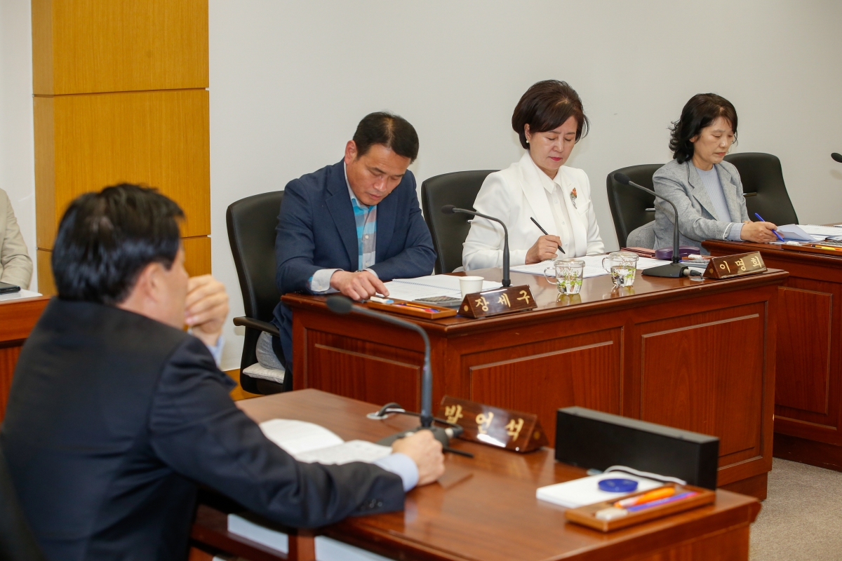 20230331-009[_P7U5965-제2차 의원연구단체심의위원회 활동.JPG
