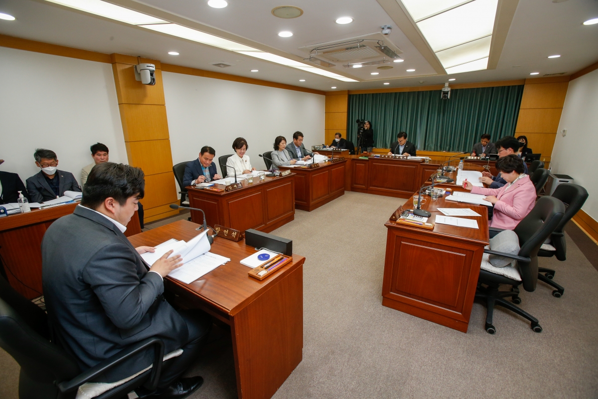 20230331-018[_P7U5989-제2차 의원연구단체심의위원회 활동.JPG