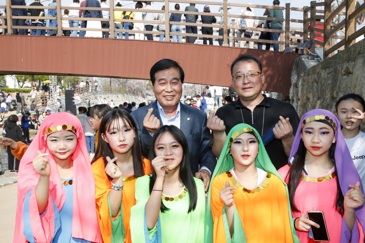 20230401-052[_P7U6205-1-2023 청춘, 금오천 벚꽃 페스티벌.jpg