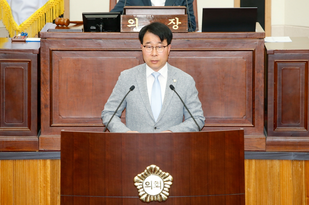 20230412-015[_P7U7320-제266회 임시회 제1차 본회의시 신용하 의원 5분 자유발언.JPG