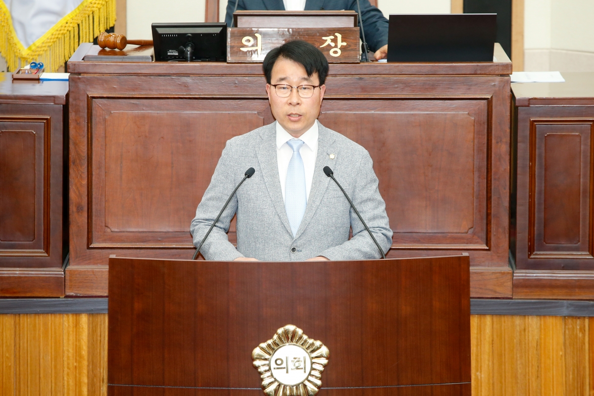 20230412-016[_P7U7322-제266회 임시회 제1차 본회의시 신용하 의원 5분 자유발언.JPG