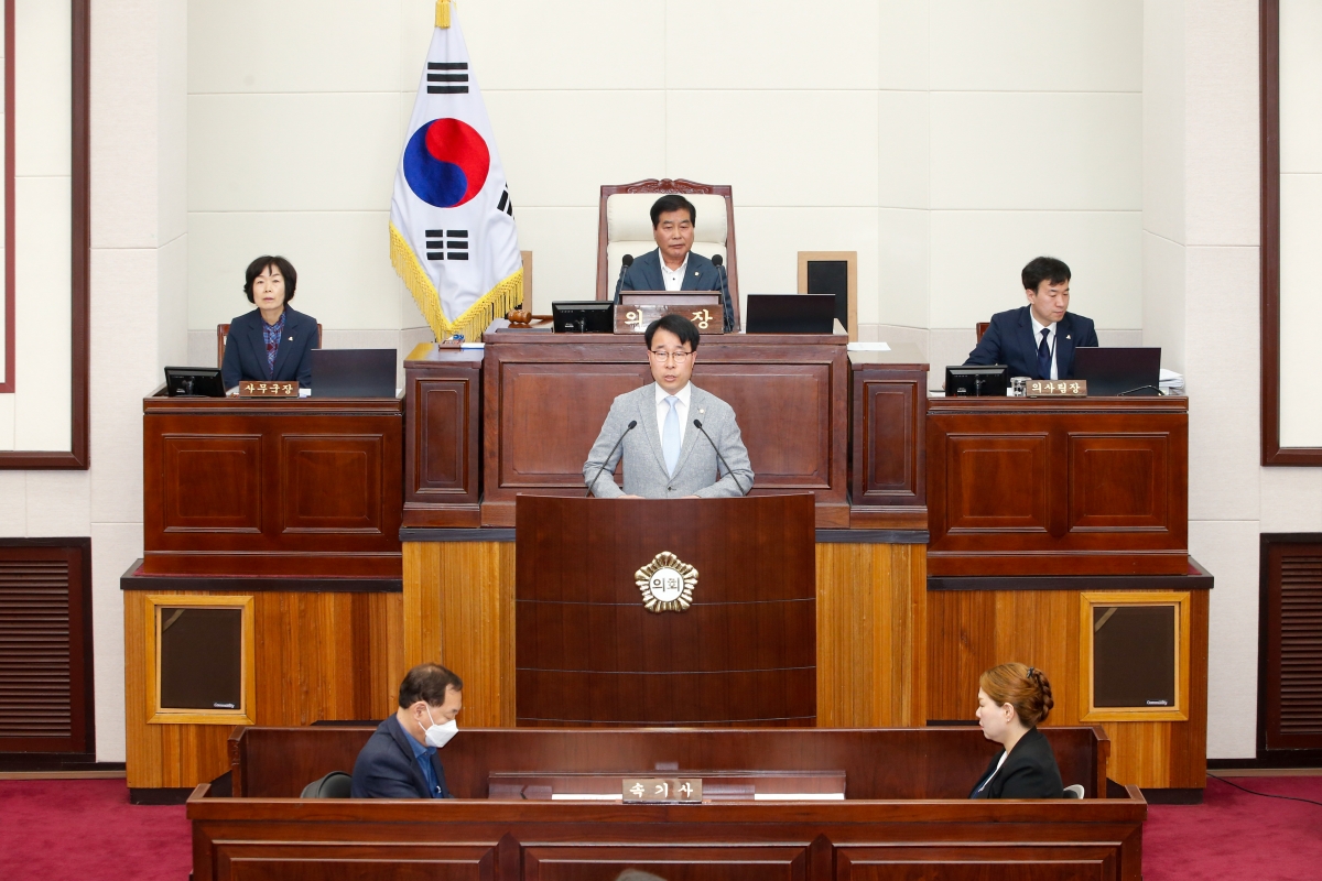 20230412-017[_P7U7324-제266회 임시회 제1차 본회의시 신용하 의원 5분 자유발언.JPG