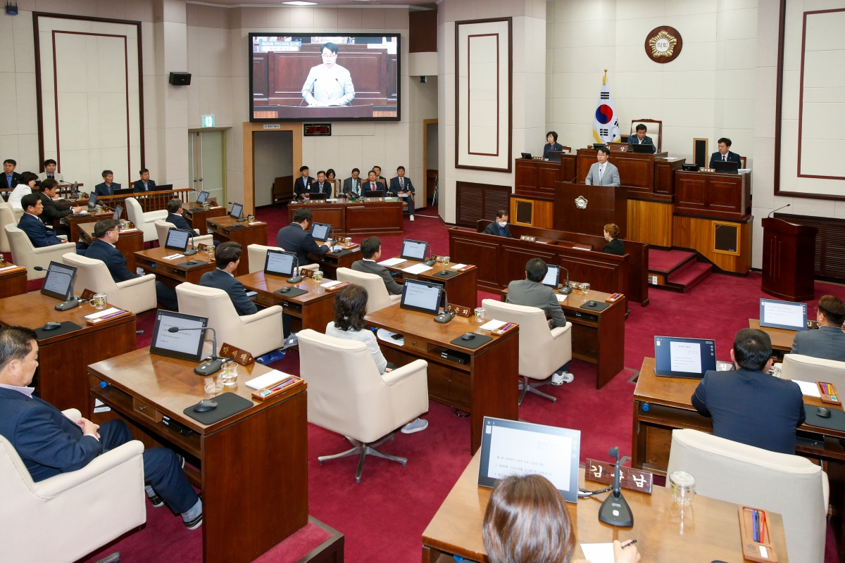 20230412-020[_P7U7330-제266회 임시회 제1차 본회의시 신용하 의원 5분 자유발언.JPG