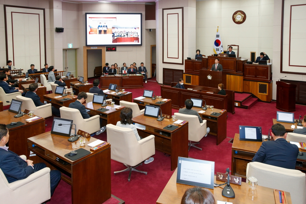 20230412-028[_P7U7349-제266회 임시회 제1차 본회의시 김원섭 의원 5분 자유발언.JPG