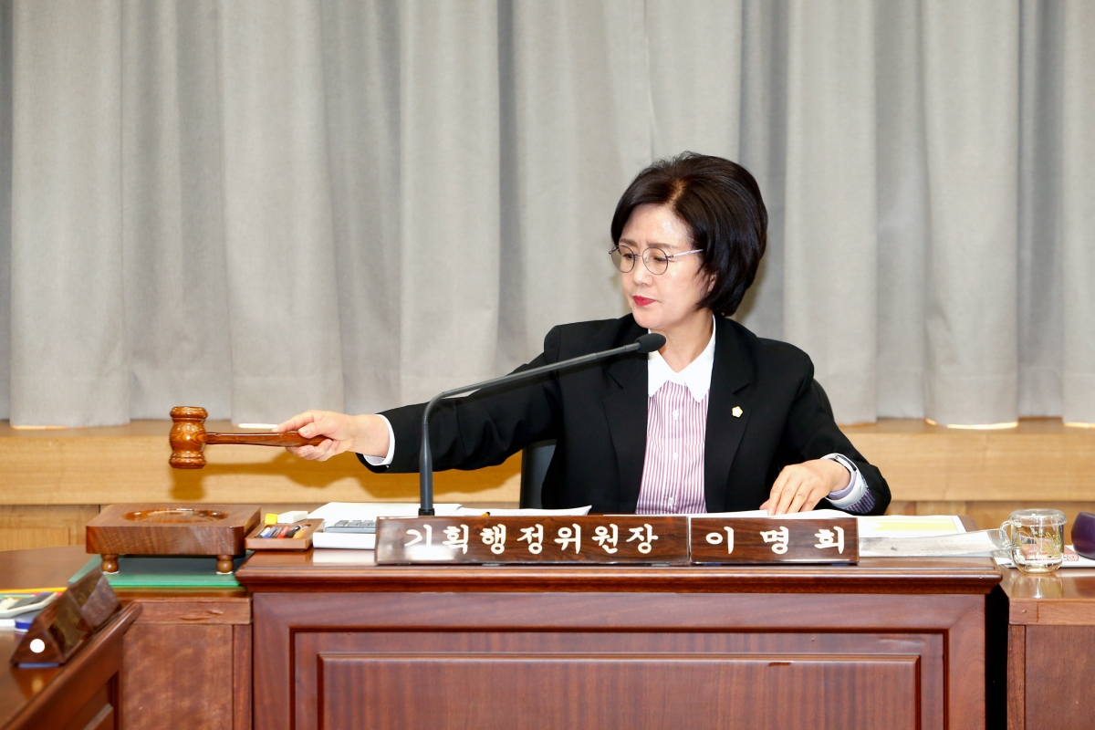 20230413-020[_P7U7699-제266회 임시회 기획행정위원회 조례안 심사활동.jpg
