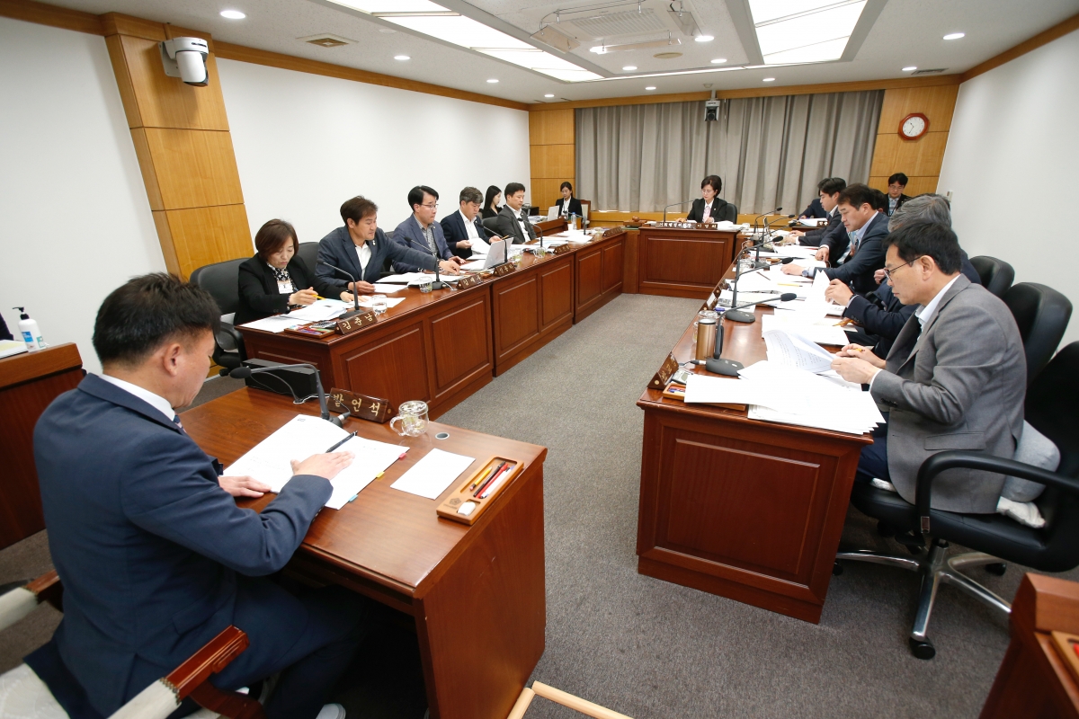 20230413-013[_P7U7761-제266회 임시회 기획행정위원회 조례안 심사활동.JPG