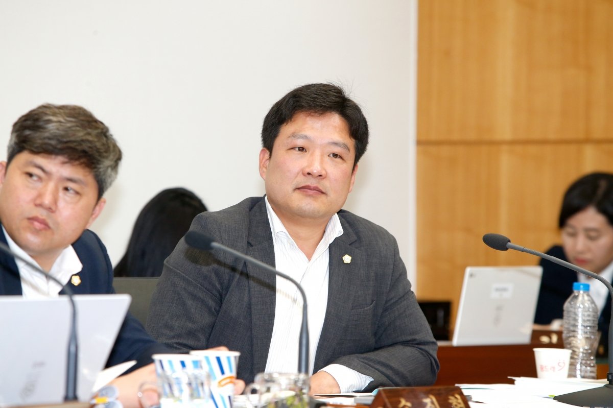 20230413-036[_P7U7892-제266회 임시회 기획행정위원회 조례안 심사활동.jpg