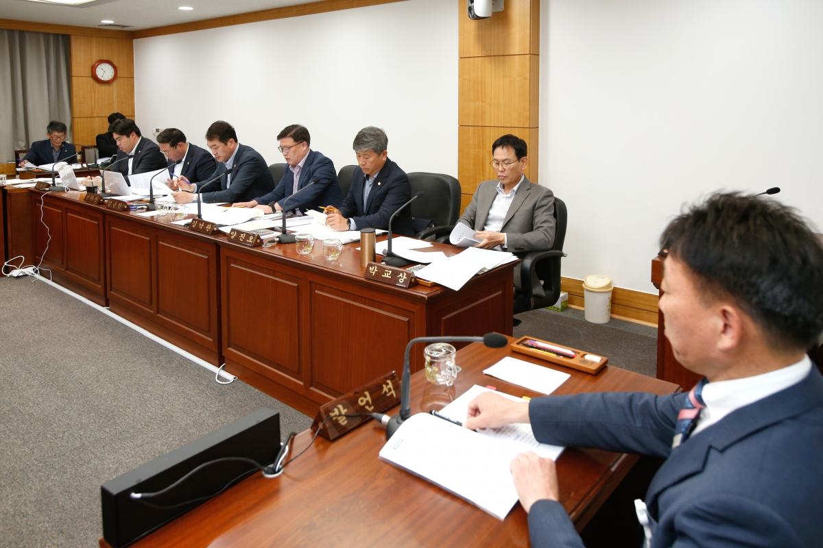 20230413-021[_P7U7766-제266회 임시회 기획행정위원회 조례안 심사활동.jpg