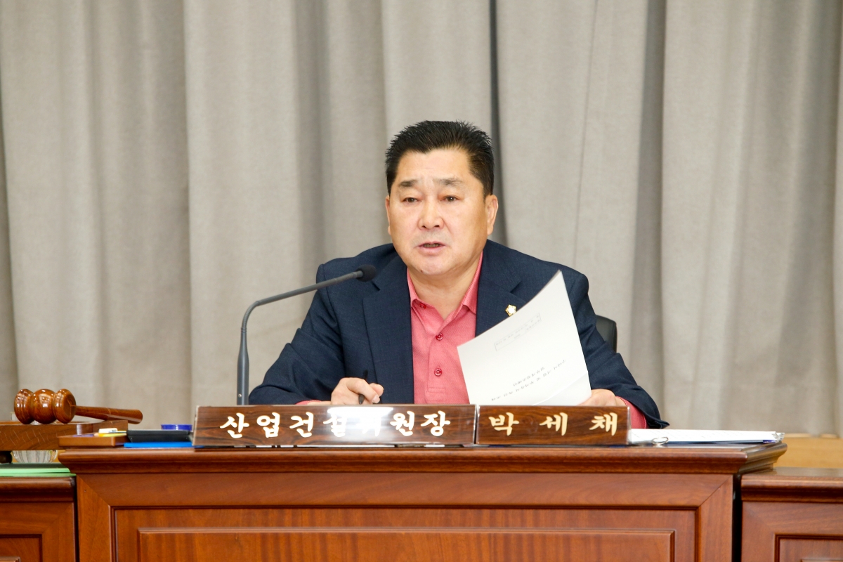 20230413-062[_P7U7757-제266회 임시회 산업건설위원회 조례안 심사활동.jpg