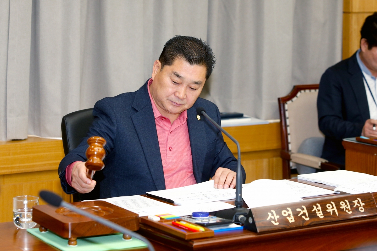 20230413-065[_P7U7821-제266회 임시회 산업건설위원회 조례안 심사활동.jpg