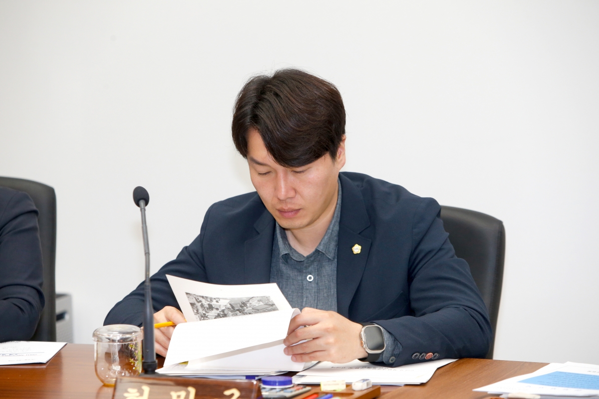 20230413-079[_P7U7884-제266회 임시회 산업건설위원회 조례안 심사활동.jpg