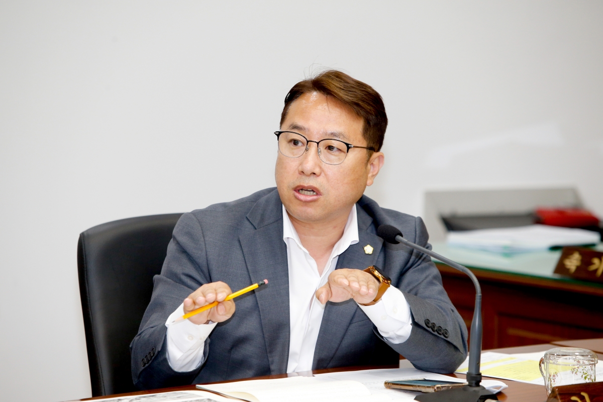 20230413-069[_P7U7847-제266회 임시회 산업건설위원회 조례안 심사활동.jpg