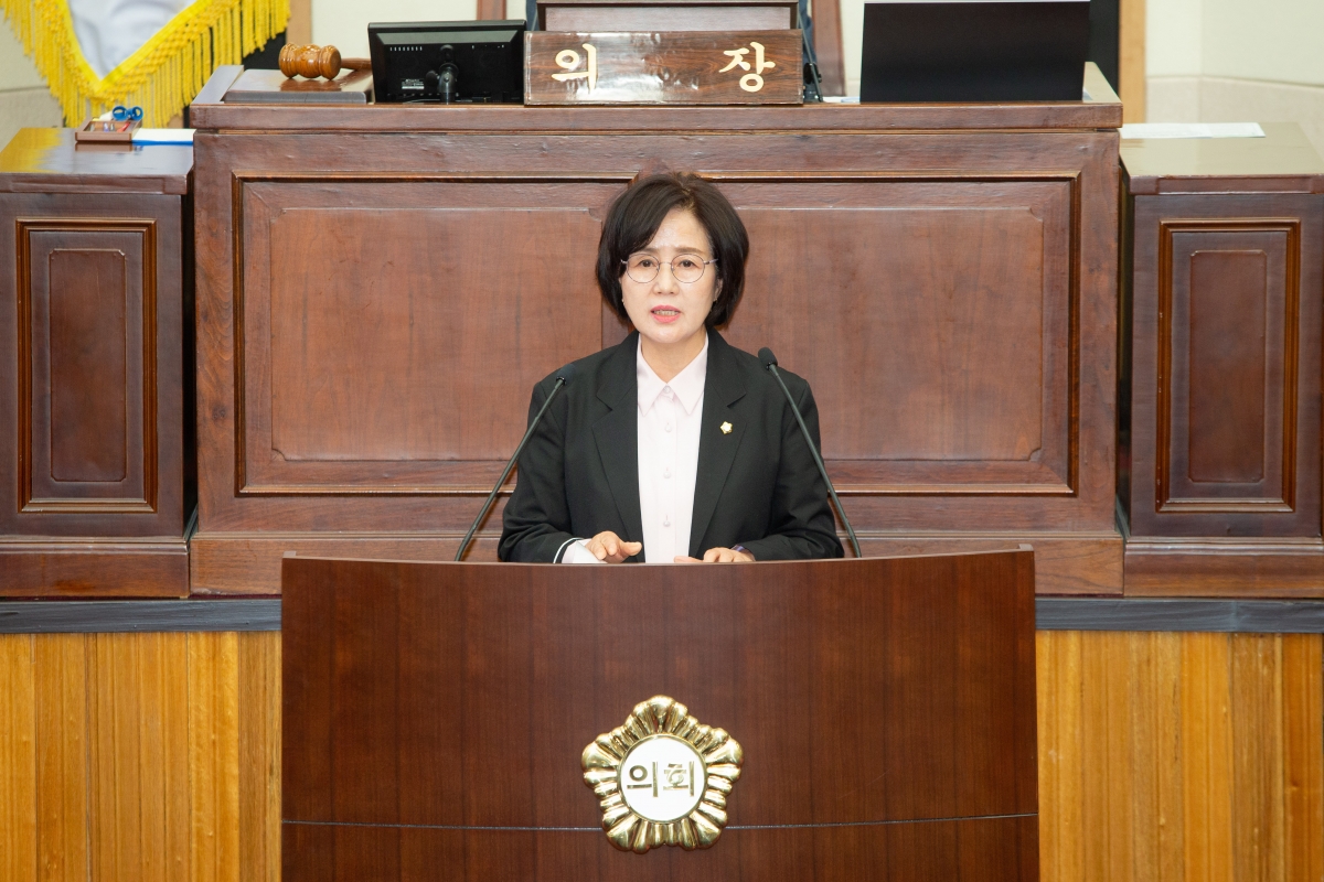 20230418-020[_P7U8589-제266회 임시회 제2차 본회의시 이명희 기획행정위원장 경상북도 안전체험관 구미 유치 촉구결의문 제안설명.JPG