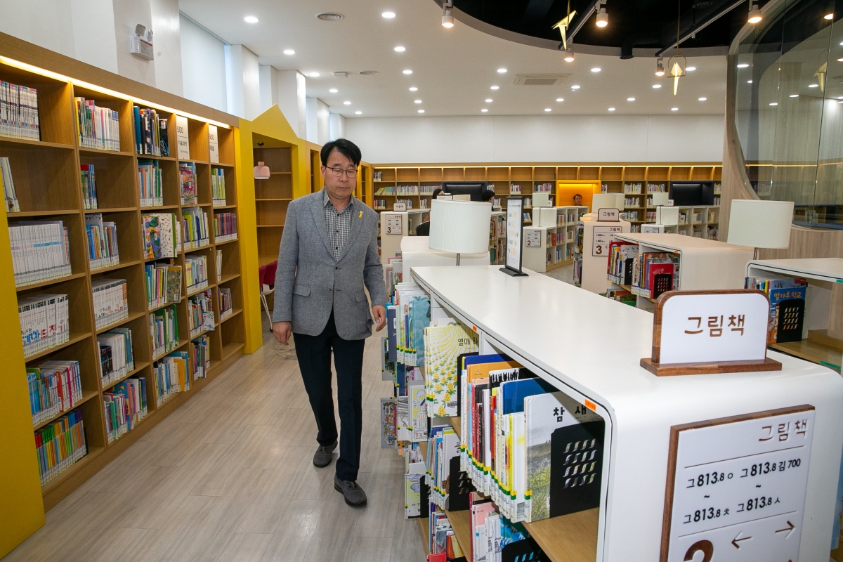 20230417-066[_P7U8306-제266회 임시회 기획행정위원회 전주시립도서관꽃심 비교견학.JPG