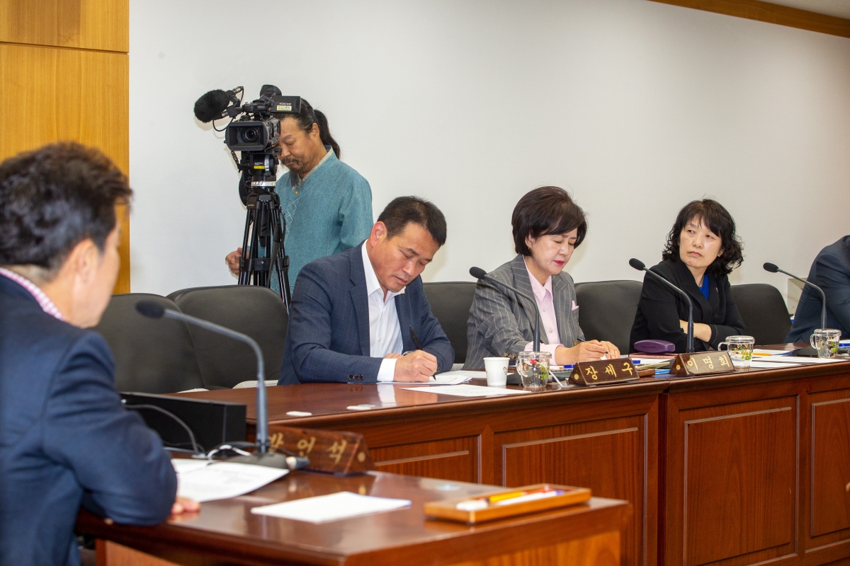 20230428-011[_P7U9375-폐회중 의회운영위원회 활동.jpg