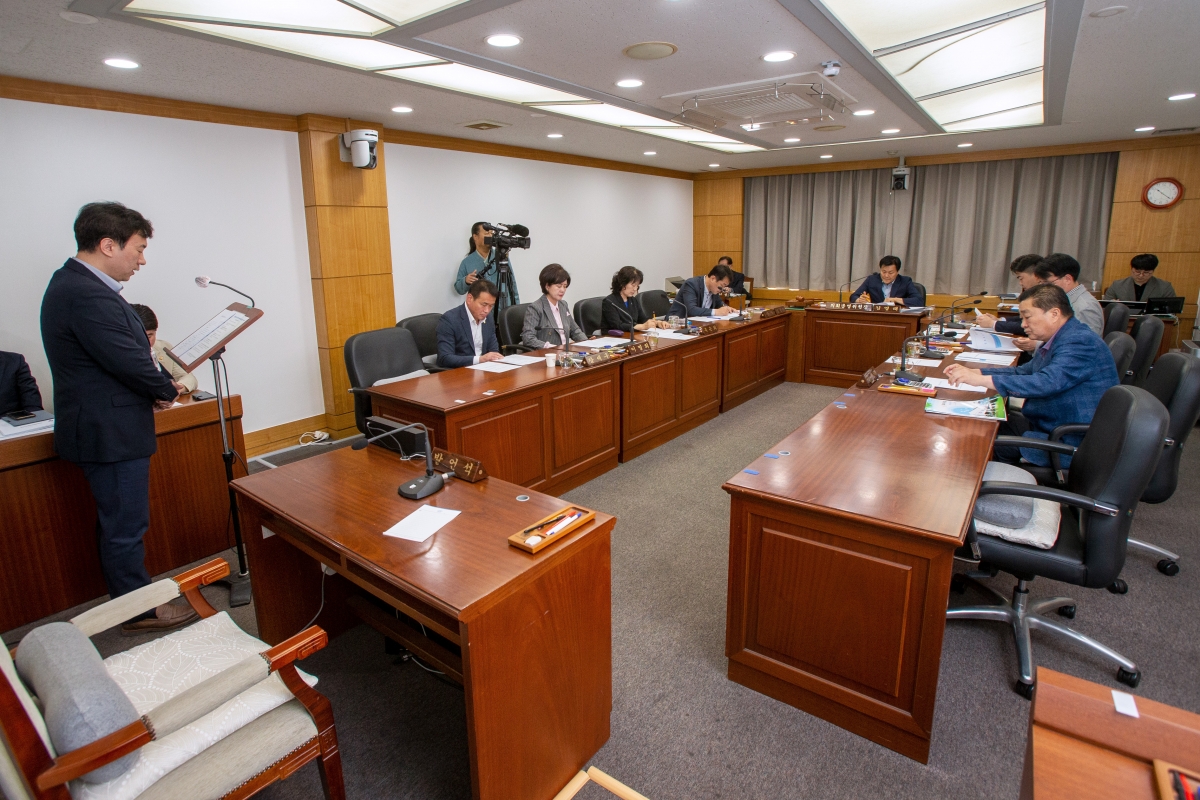 20230428-003[_P7U9385-폐회중 의회운영위원회 활동.jpg