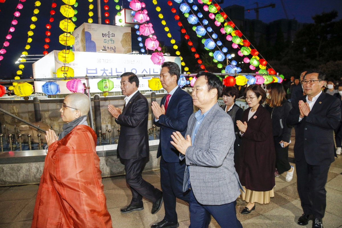 20230429-072[_P7U9825-1-불기 2567년 부처님 오신날 봉축탑 점등식.jpg