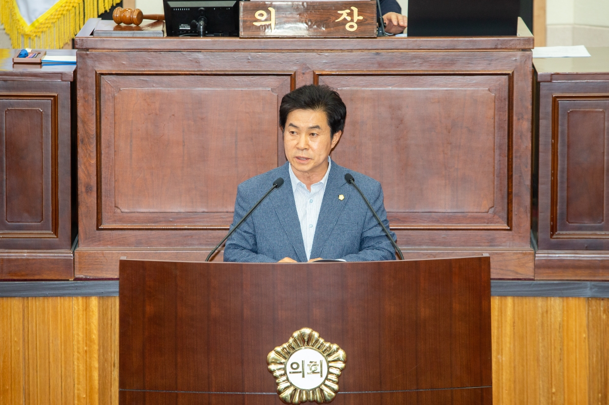 20230509-033[_P7U0949-제267회 임시회 제1차 본회의시 강승수 신공항이전지원특별위원장 당선인사.JPG