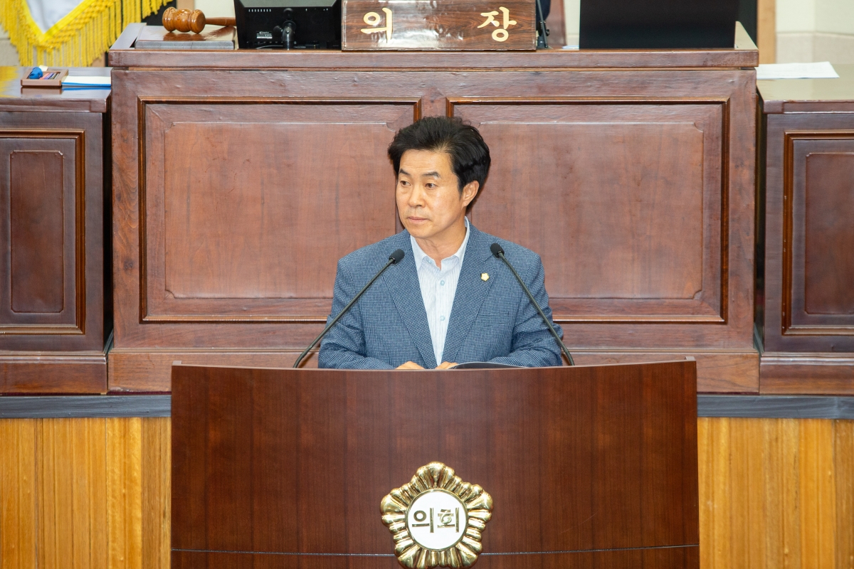 20230509-032[_P7U0946-제267회 임시회 제1차 본회의시 강승수 신공항이전지원특별위원장 당선인사.JPG