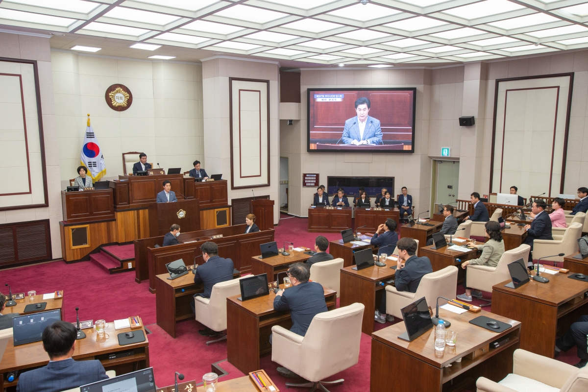 20230509-037[_P7U0955-제267회 임시회 제1차 본회의시 강승수 신공항이전지원특별위원장 당선인사.JPG