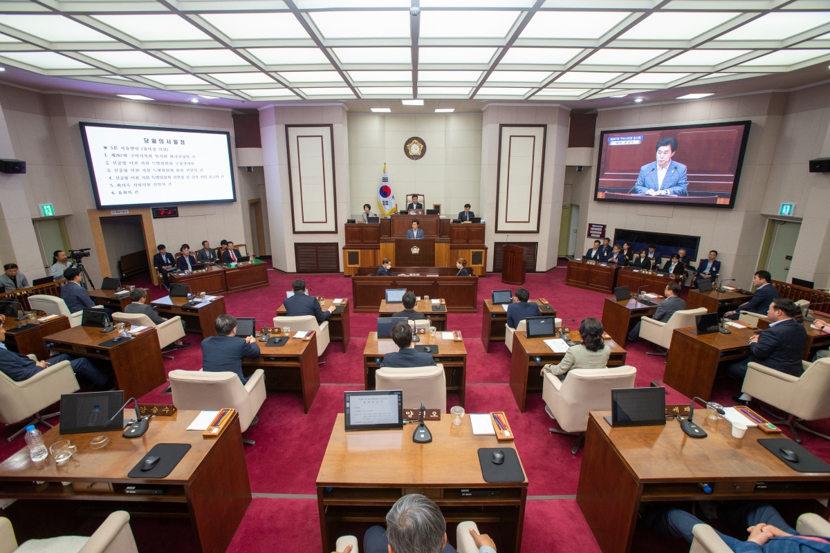 20230509-035[_P7U0953-제267회 임시회 제1차 본회의시 강승수 신공항이전지원특별위원장 당선인사.JPG