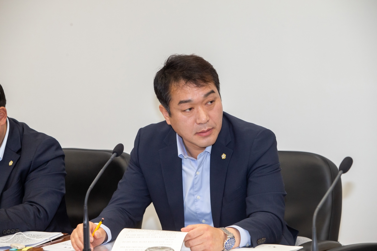 20230510-016[_P7U1080-제267회 임시회 기획행정위원회 조례안 심사활동.JPG