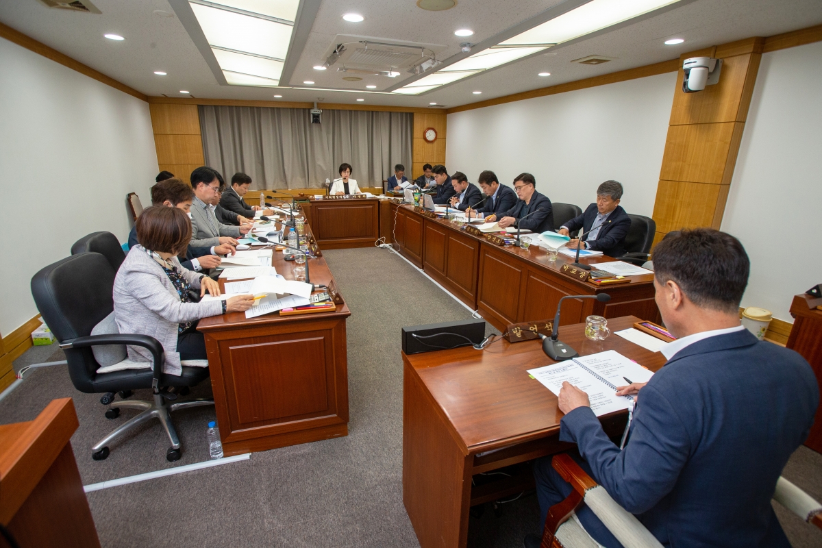20230510-009[_P7U1137-제267회 임시회 기획행정위원회 조례안 심사활동.JPG