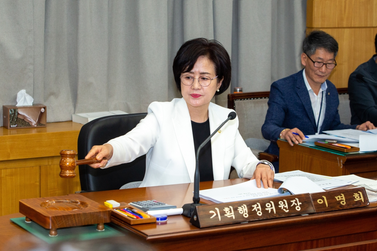 20230510-012[_P7U1060-제267회 임시회 기획행정위원회 조례안 심사활동.JPG