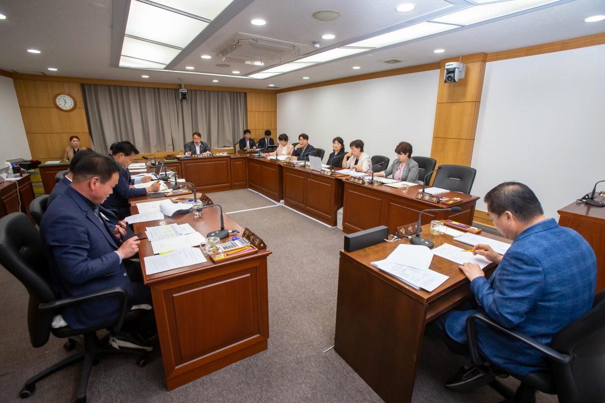 20230510-044[_P7U1162-제267회 임시회 산업건설위원회 조례안 심사활동.JPG