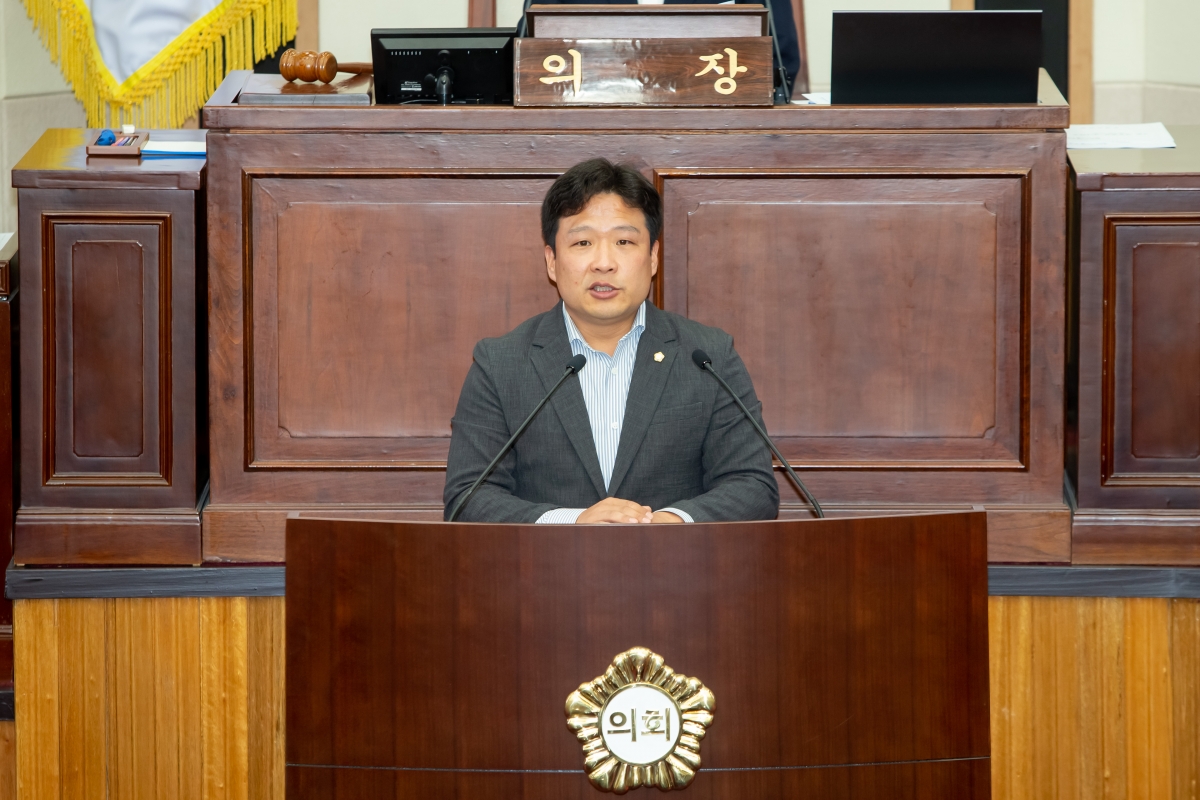 20230515-019[_P7U2024-제267회 임시회 제2차 본회의시 김원섭 기획행정위원회부위원장 상임위원회 활동결과보고.JPG