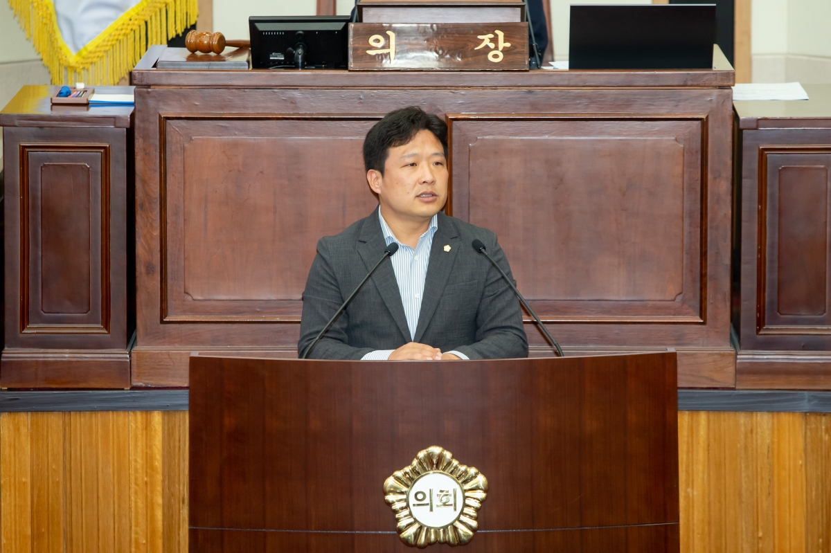 20230515-020[_P7U2027-제267회 임시회 제2차 본회의시 김원섭 기획행정위원회부위원장 상임위원회 활동결과보고.JPG