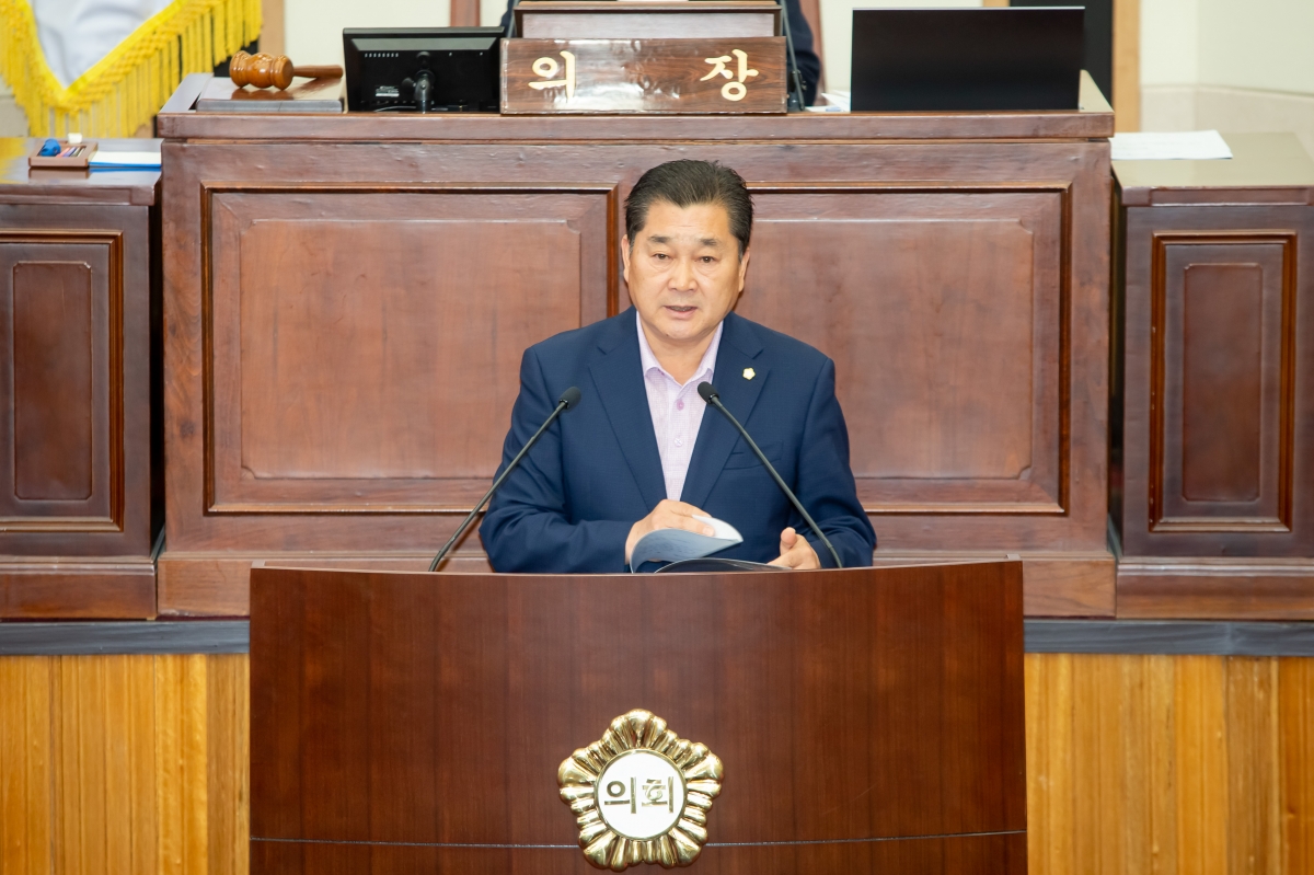 20230515-023[_P7U2037-제267회 임시회 제2차 본회의시 박세채 산업건설위원장 상임위원회 활동결과보고.JPG