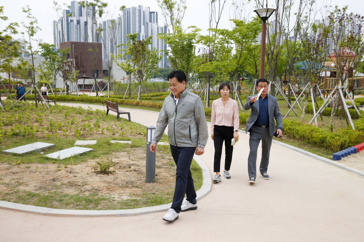 20230512-058[_P7U1439-1-제267회 임시회시 산업건설위원회 충남 천안시 성성호수공원 비교견학.jpg