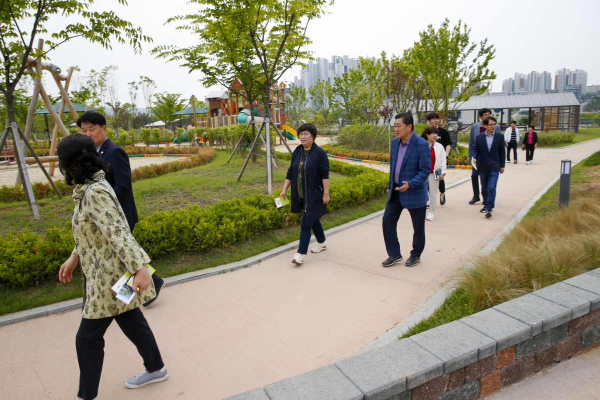 20230512-050[_P7U1424-1-제267회 임시회시 산업건설위원회 충남 천안시 성성호수공원 비교견학.jpg