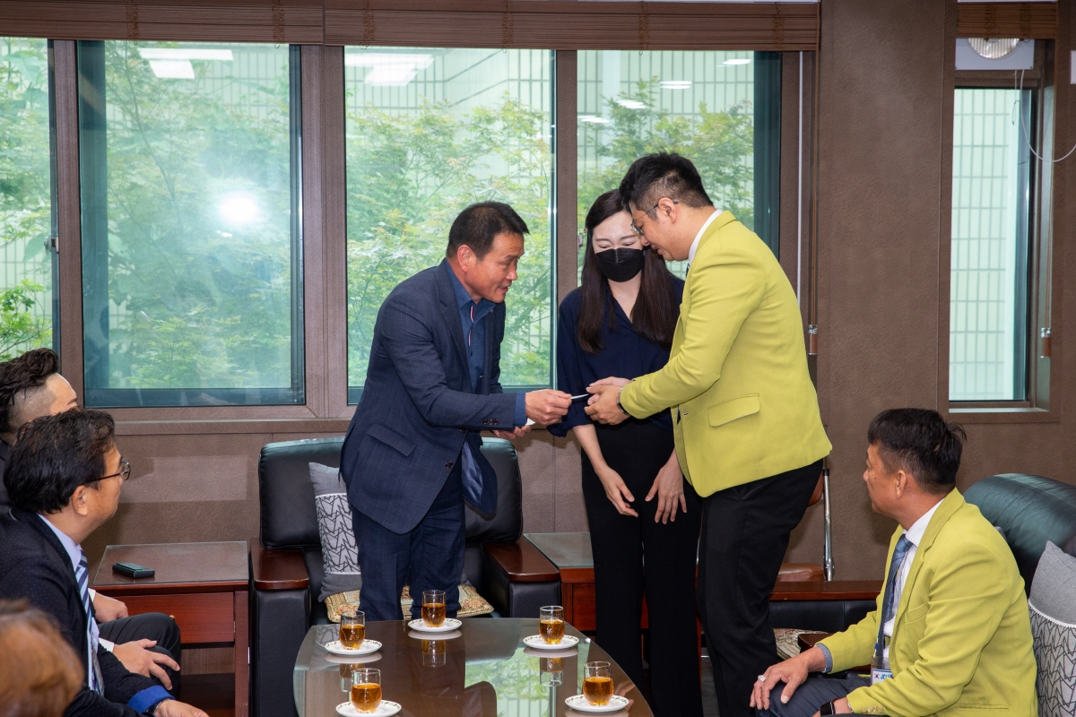 20230519-002[_P7U2346-대만 대원시 JC회장단 의회 방문.JPG